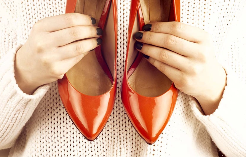 این لباس‌ها را با کفش پاشنه بلند نپوشید، چند نکته برای استایل لباس‌های رنگی