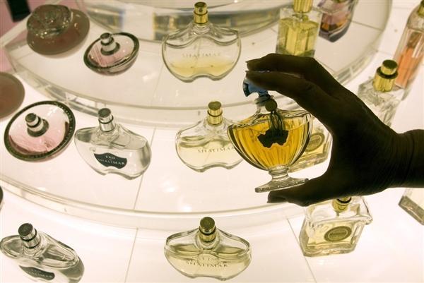 در سه مرحله عطر اصل را از عطر تقلبی تشخیص دهید