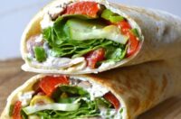 طرز تهیه رپ فلفل قرمز کبابی یونانی رژیمی