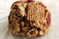 طرز تهیه شیرینی زغال اخته بدون نیاز به پخت