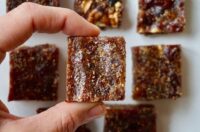 طرز تهیه ی انرژی بار خرمای خام و گردو