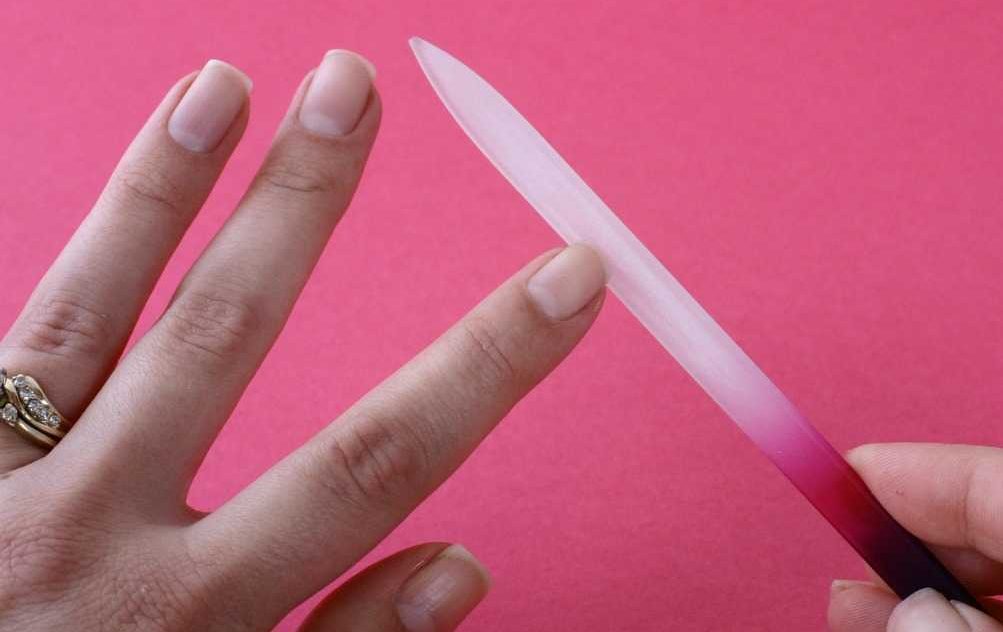 سوهان زدن ناخن‌ها به روش صحیح و ساده در چند مرحله