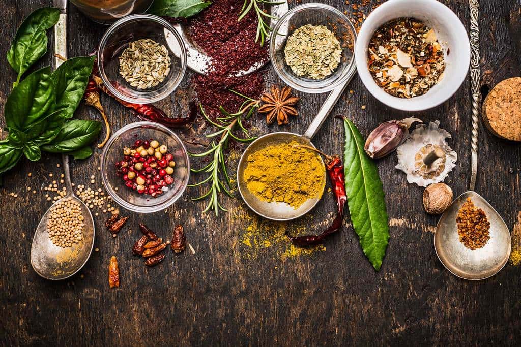 کاهش مصرف نمک با استفاده از 11 نوع ادویه خوشمزه و گیاه معطر