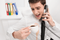 لکه چای و قهوه را به این روش از روی لباس‌ها پاک کنید