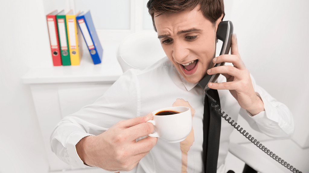 لکه چای و قهوه را به این روش از روی لباس‌ها پاک کنید