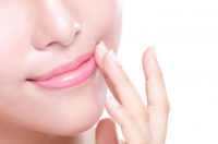 چگونه بدون آرایش کردن لب‌های قرمز و خوشرنگ داشته باشیم؟
