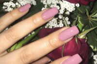 فرم دادن و ترمیم ناخن اکرلیک چگونه و با چه ابزارهایی انجام میشود؟