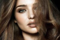 با این ترفندهای ساده و روزمره از وز شدن موها جلوگیری کنید