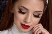 آرایش قرمز رنگ چه مزایایی دارد و چطور باید انجام شود؟