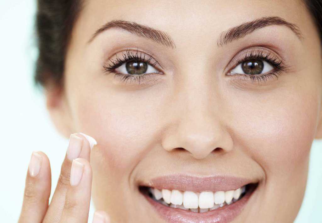 چطور از پرایمر آرایشی استفاده کنیم؟ نکاتی برای آرایش پوست تیره