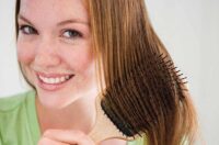 روش صحیح برس کشیدن موها چیست؟ آیا از سنجاق مویی درست استفاده می‌کنید؟