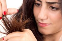 چطور بدون نیاز به کوتاه کردن موها، موخوره را از بین ببریم؟