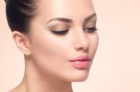درماپلنینگ چیست، چه آثاری دارد و تحت چه شرایطی انجام می‌شود؟