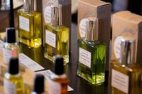 رازهای مراقبت از عطر برای ماندگاری طولانی‌تر و کیفیت بالاتر آن