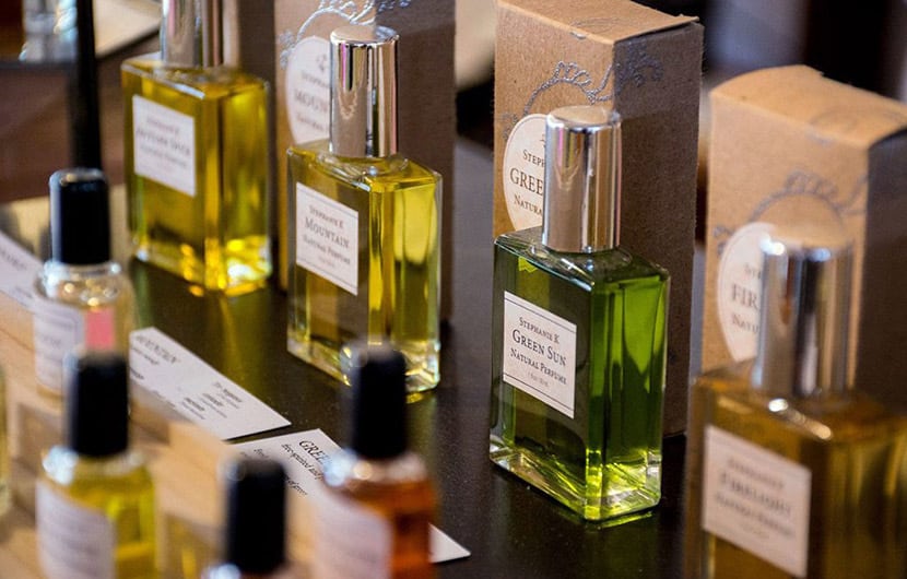 رازهای مراقبت از عطر برای ماندگاری طولانی‌تر و کیفیت بالاتر آن
