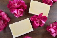 صابون عطری خانگی بسازید، روش کامل ساخت صابون قالبی با عطر گل سرخ