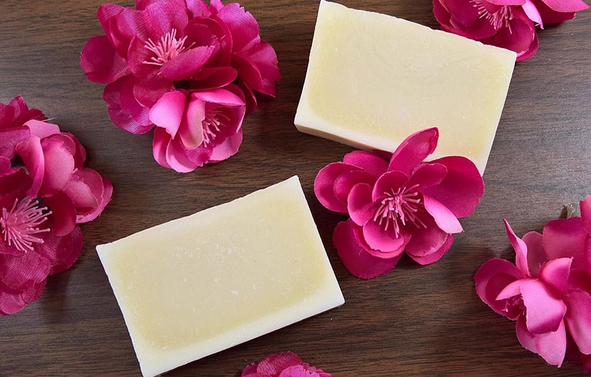 صابون عطری خانگی بسازید، روش کامل ساخت صابون قالبی با عطر گل سرخ