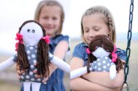 آموزش دوخت عروسک پارچه‌ای ساده و دوست داشتنی به همراه الگو