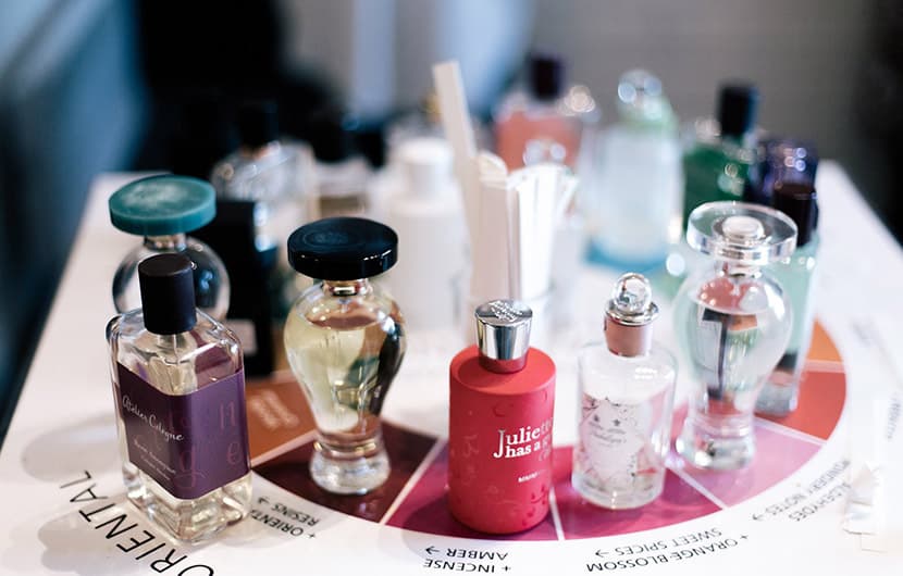 چرا عطر شما ماندگاری کافی ندارد؟ دوام رایحه عطر به چه عواملی بستگی دارد؟