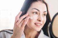 همه نکاتی که خانم‌های سی سال به بالا باید درباره پیری پوست بدانند