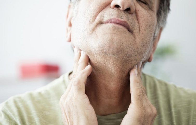 گلو درد و بهترین مواد غذایی برای مصرف در هنگام ابتلای به این عارضه