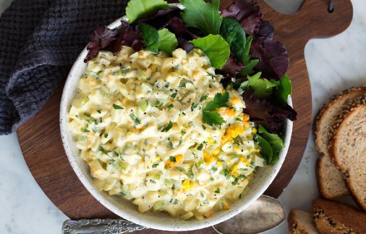 سالاد تخم مرغ کلاسیک با طعمی عالی و مناسب ساندویچ