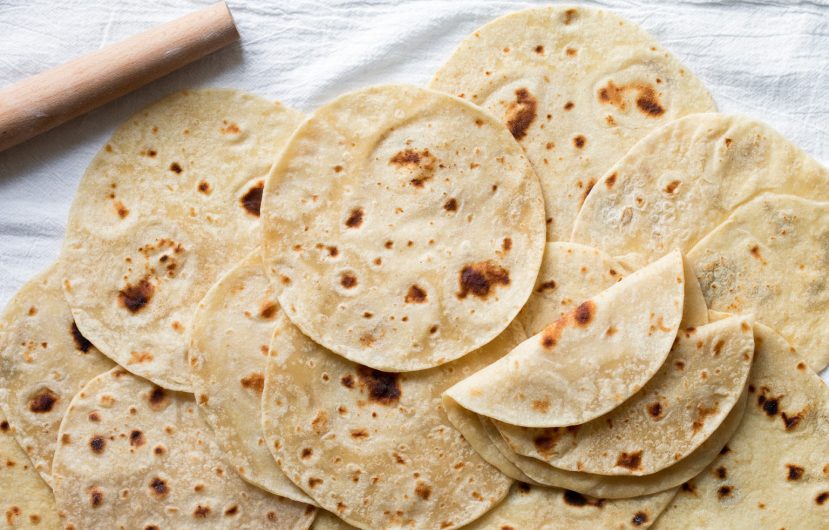 نان تورتیلا خانگی با آرد گندم، بدون نیاز به فر و مخمر