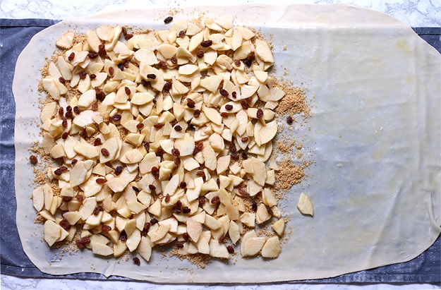 طرز تهیه شیرینی اشترودل سیب اصل اتریشی