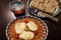 طرز تهیه میرزا قاسمی خوشمزه اصیل گیلانی در خانه به دو روش متفاوت