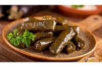 نحوه درست کردن دلمه برگ مو خوشمزه با برنج و گوشت چرخ کرده