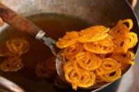 نحوه درست کردن زولبیا خوشمزه مخصوص رمضان