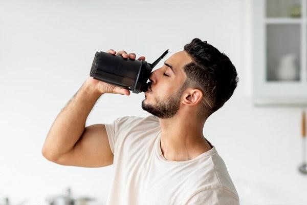 شیک پروتئین برای لاغری و عضله سازی