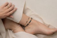 راهنمای انتخاب پابند طلا بر اساس مچ پا و استایل شما